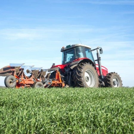 tractor-cultivating-field-1-1024x683 (1)